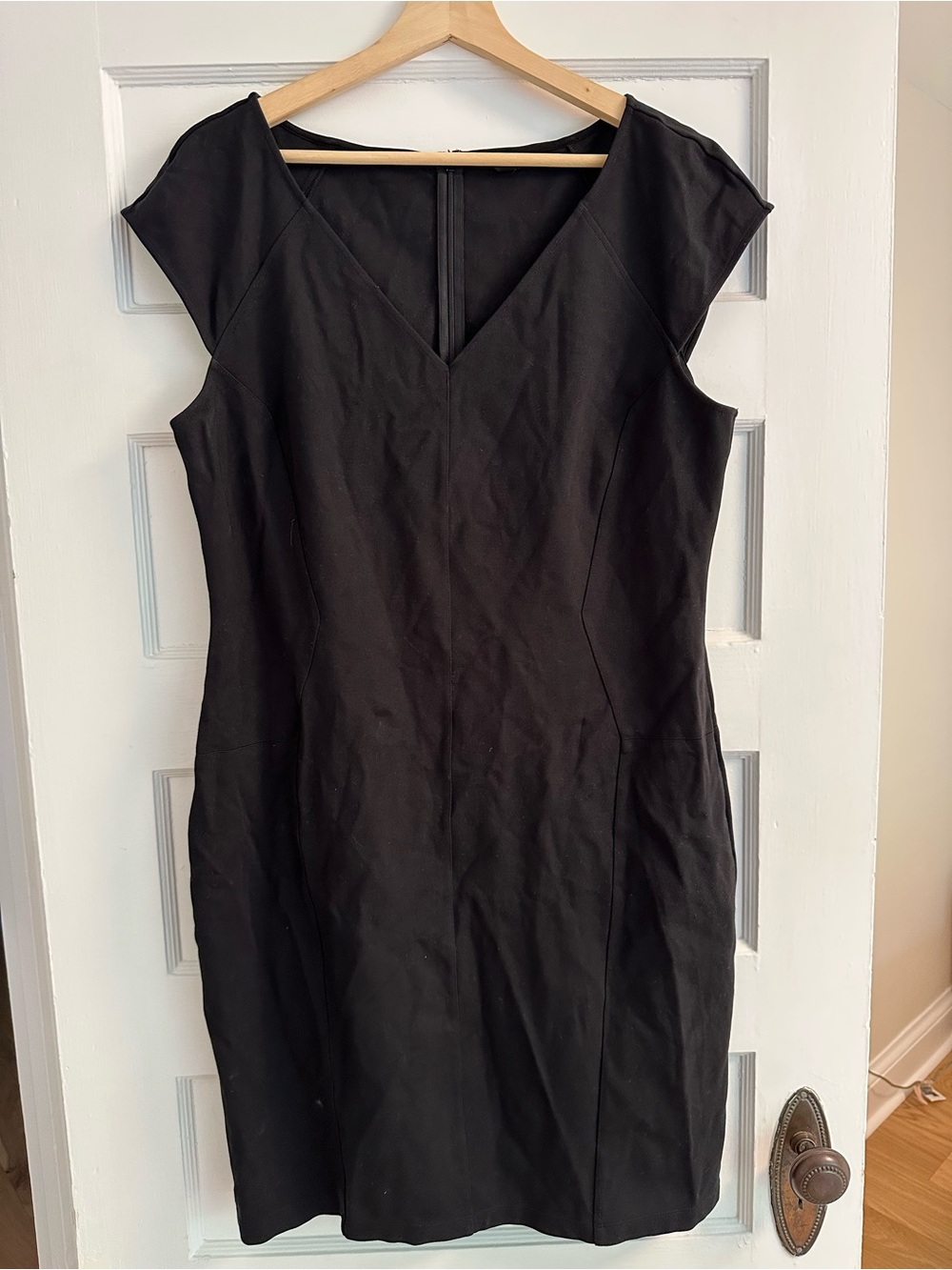 Ann Taylor Black V-Neck Cap Sleeve Sheath Dress